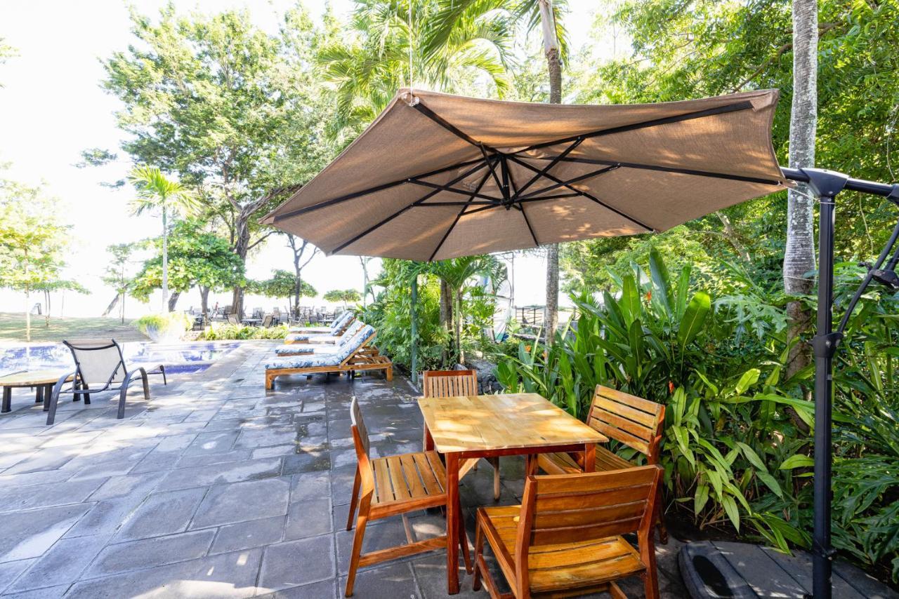 Ibis Tamarindo Condos And Beach Club Exterior photo
